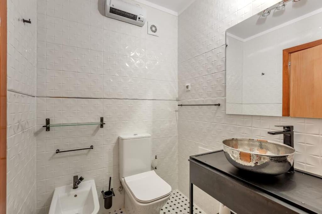 Spacious 3-Bedroom Condo In Lisbon Exterior photo