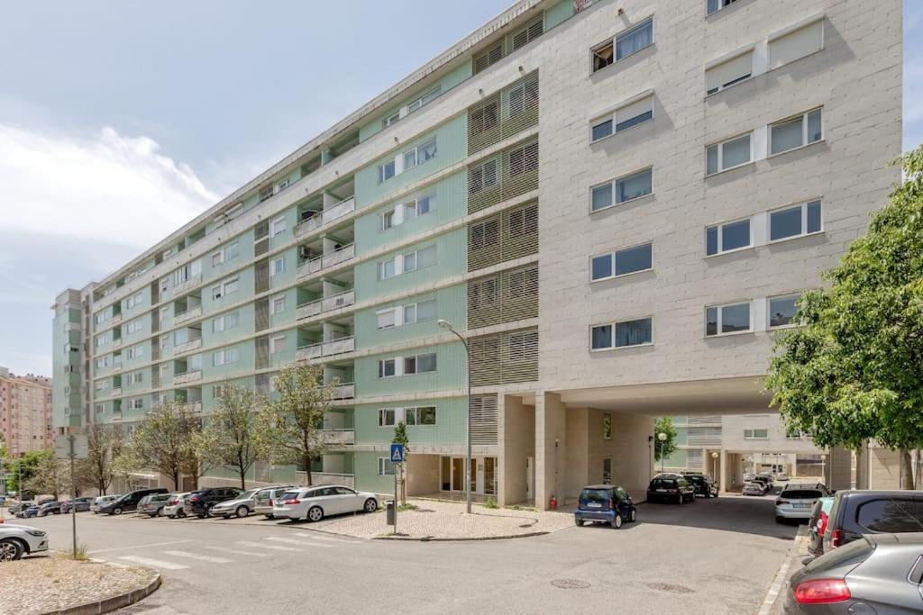 Spacious 3-Bedroom Condo In Lisbon Exterior photo