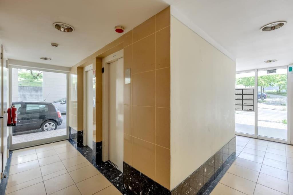 Spacious 3-Bedroom Condo In Lisbon Exterior photo